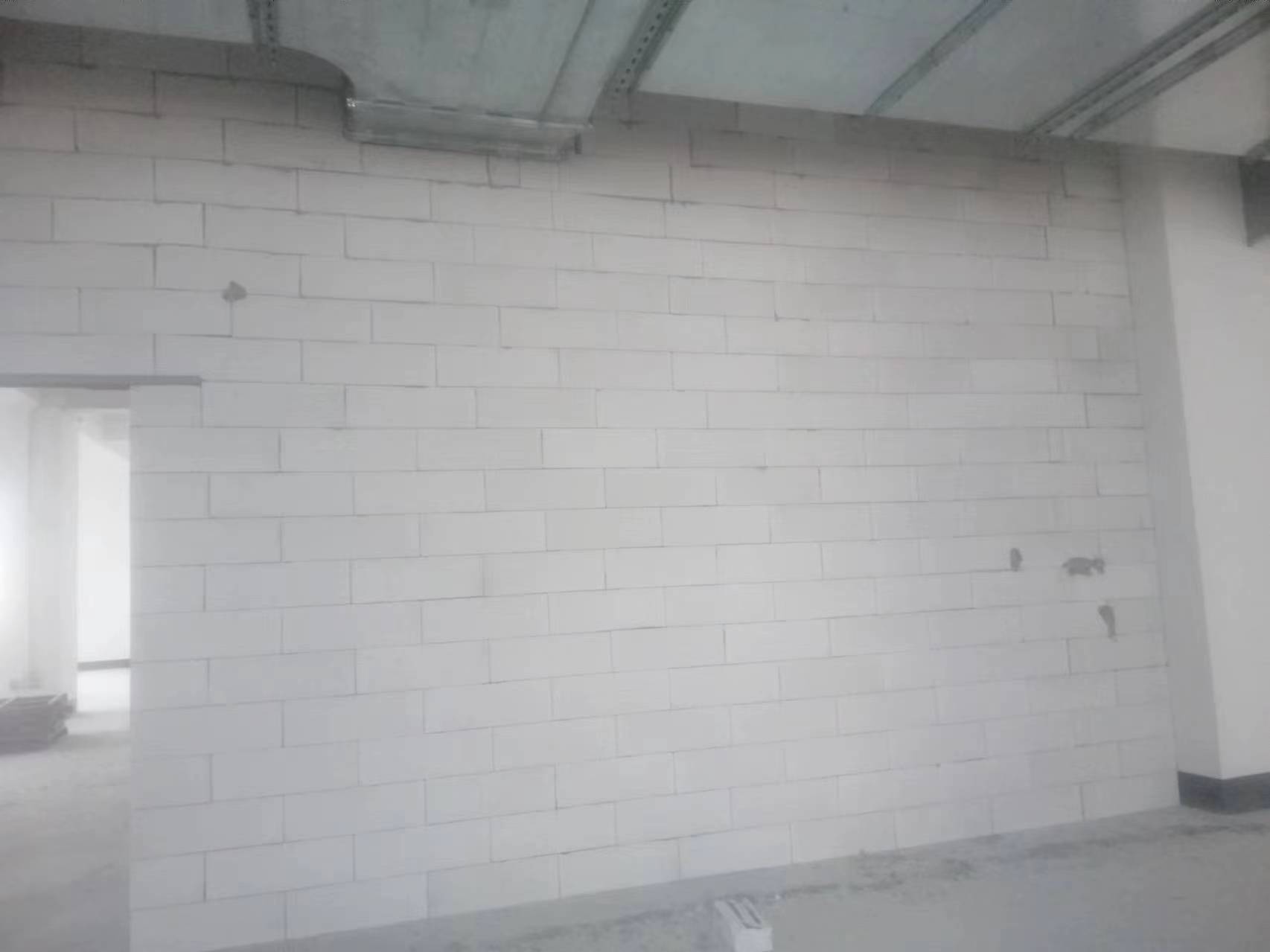 泡沫砖隔墙施工场景